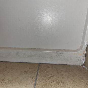 Quality Inn - Visible dust on the tub in the bathroom... - Hotels Near Me - Los Lunas, New Mexico Quality Inn - Visible dust on the tub in the bathroom... - Hotels Near Me - Los Lunas, New Mexico