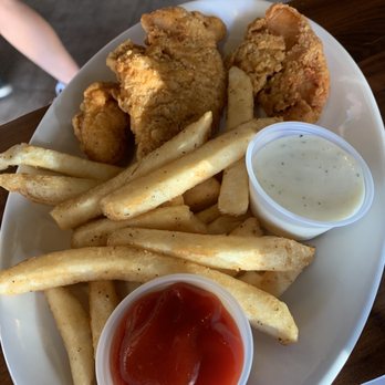 Restaurant 604 - Chicken tenders with fries for keiki (kids) - Breakfast & Brunch Near Me - Honolulu, Hawaii