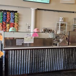 The Happy Hoe Farm Market - Deli and ice cream
