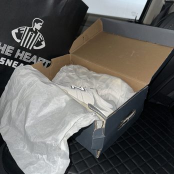 nike uptempo nere foot locker