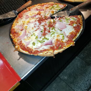 Fort Ball Pizza Palace - 40min wait for 2 pizzas. 30 ppl staring n waiting - Italian Near Me - Tiffin, Ohio