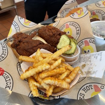 Dave's Hot Chicken - Chicken tenders - Chicken Shop Near Me - Irvine, California Dave's Hot Chicken - Chicken tenders - Chicken Shop Near Me - Irvine, California