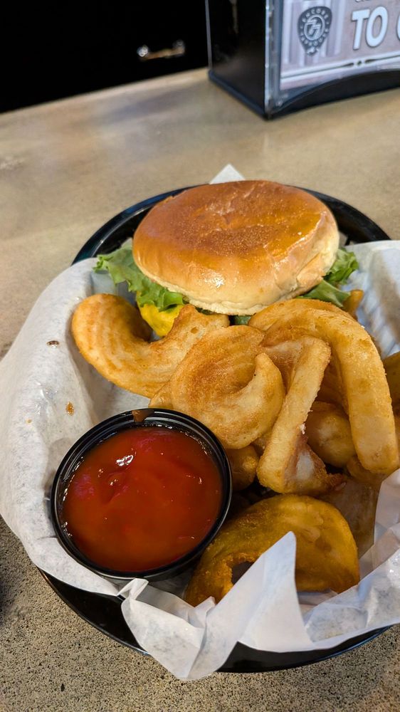 Food from Encore 77 Taphouse