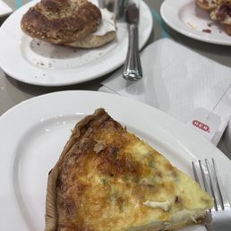 Everything bagel with cream cheese and bacon, cheddar, jalapeño quiche. Amazing! Everything bagel with cream cheese and bacon, cheddar, jalapeño quiche. Amazing!