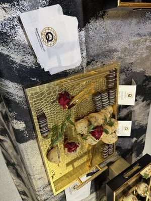 Entertaining Company by null