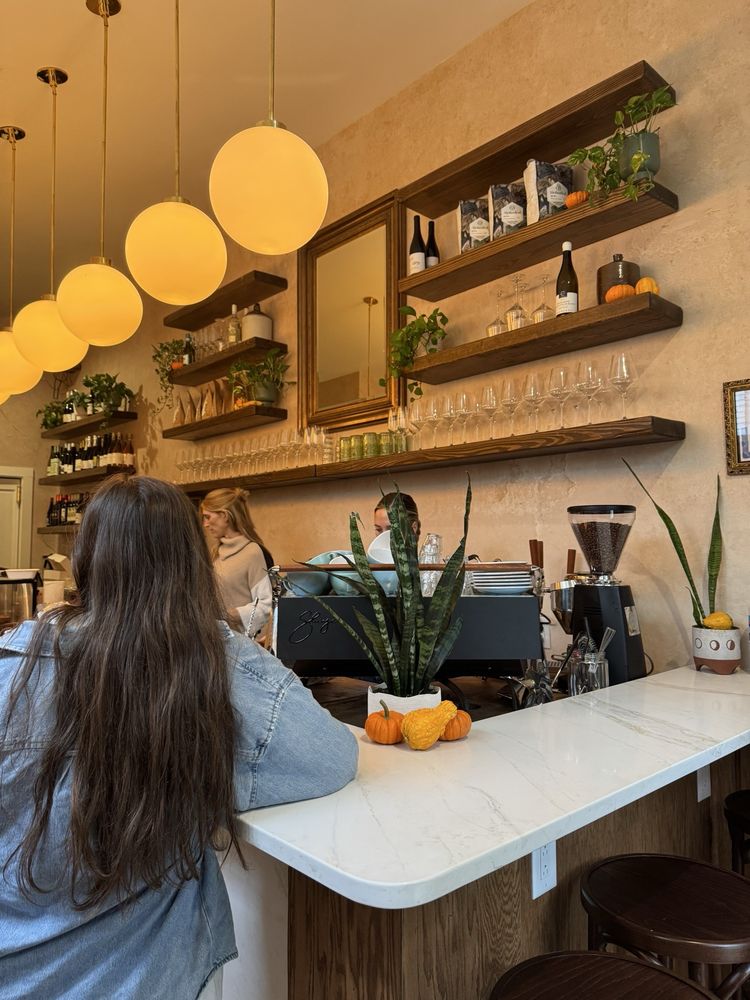 Nook Tiny Cafe & Market 