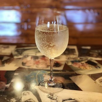 Fratelli's Bistro - Bartenura Moscato - Italian Near Me - Gallup, New Mexico