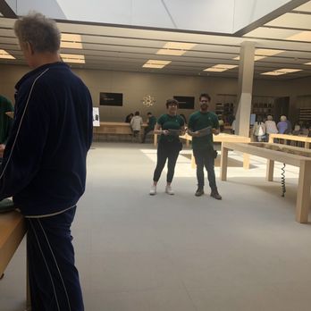 Apple Bellevue Square - Super helpful employees!! - Computers Near Me - Bellevue, Washington Apple Bellevue Square - Super helpful employees!! - Computers Near Me - Bellevue, Washington