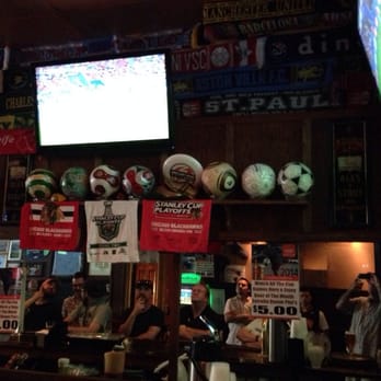 The Globe Pub - Sports Bars Near Me - Chicago, Illinois