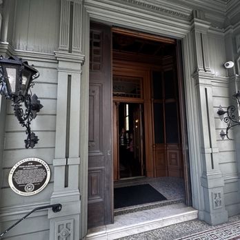Haas-Lilienthal House - The main entrance - Landmarks & Historical Buildings Near Me - San Francisco, California Haas-Lilienthal House - The main entrance - Landmarks & Historical Buildings Near Me - San Francisco, California