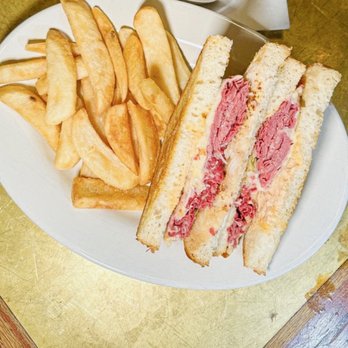 Finnigan's Wake Irish Pub - Reuben, solid - Irish Near Me - Winston-Salem, North Carolina