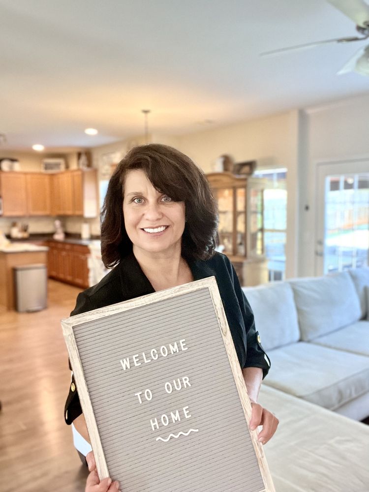 YELENA GRINCHUK CHAPMAN HALL REALTORS Updated July 2024 Contact