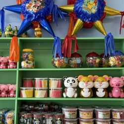 Dulceria La Reyna - Piñatas