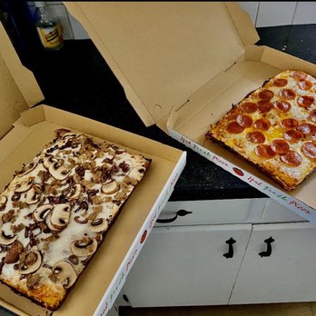 Tacoma Pie - Mushroom Madness and La Casa - Pizza Near Me - Tacoma, Washington Tacoma Pie - Mushroom Madness and La Casa - Pizza Near Me - Tacoma, Washington