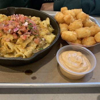 Dish n' Dat - gross - American Near Me - Canton, Connecticut