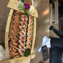 Yami Go Sushi - Salmon and sunday roll