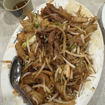 Golden Bull Restaurant - Beef Chow Fun - Seafood Near Me - Chicago, Illinois