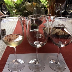Viñedos William Cole - William Cole Vineyards wine tasting