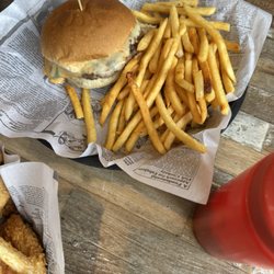 Beach Bums Bar & Eatery - Pele burger