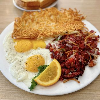 Red Rock Cafe - Corned Beef Hash - Breakfast & Brunch Near Me - Sedona, Arizona Red Rock Cafe - Corned Beef Hash - Breakfast & Brunch Near Me - Sedona, Arizona