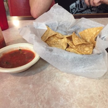 Esmeralda Grill - Perfect crunchy chips and oniony/ cilantroy salsa - Mexican Near Me - Cary, North Carolina