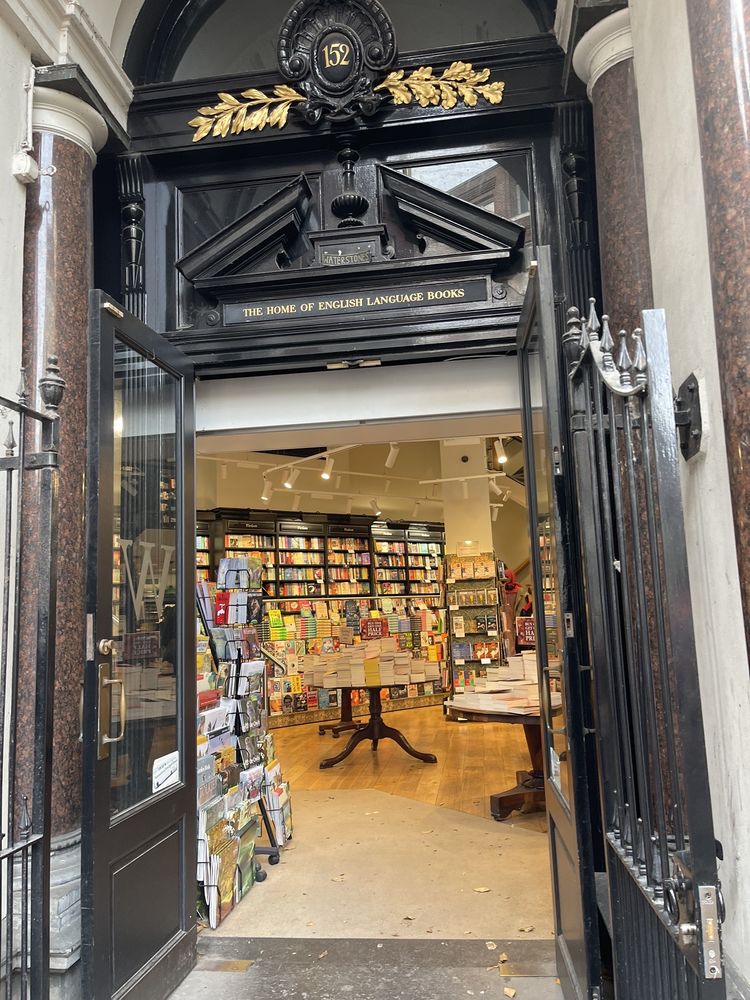WATERSTONE’S Updated September 2024 25 Photos & 13 Reviews Kalverstraat 152, Amsterdam