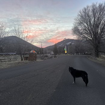 Hunter's Hot Springs - Early morning at Hunter's Hot Springs - Hotels Near Me - Lakeview, Oregon