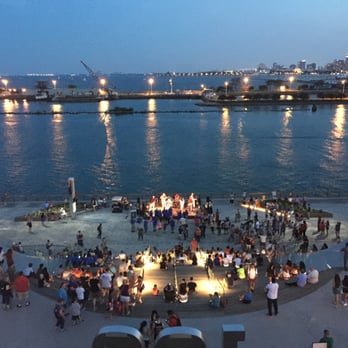 Navy Pier - Live Music - Landmarks & Historical Buildings Near Me - Chicago, Illinois
