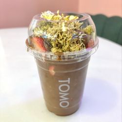 TOMO Tea House - Dubai Chocolate covered strawberries.. must try!!!! Yum