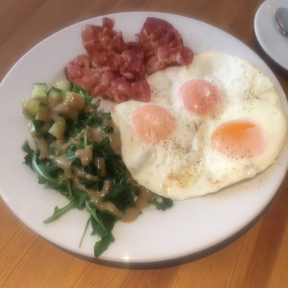 Stragan Kawiarnia - Eggs, bacon and arugula salad - Coffee & Tea Near Me - Poznan, WP Stragan Kawiarnia - Eggs, bacon and arugula salad - Coffee & Tea Near Me - Poznan, WP
