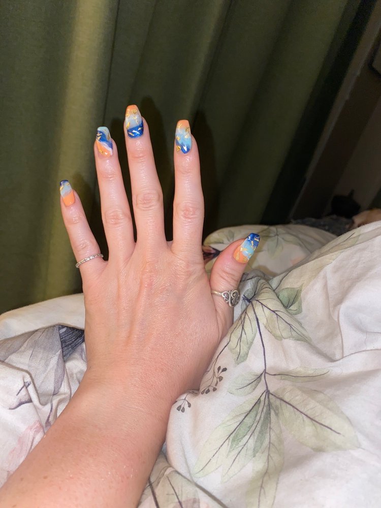 Living Colors Nails Logo