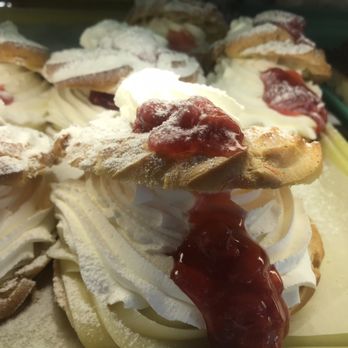 Luberto's Pastry Shop - Bakeries Near Me - Revere, Massachusetts