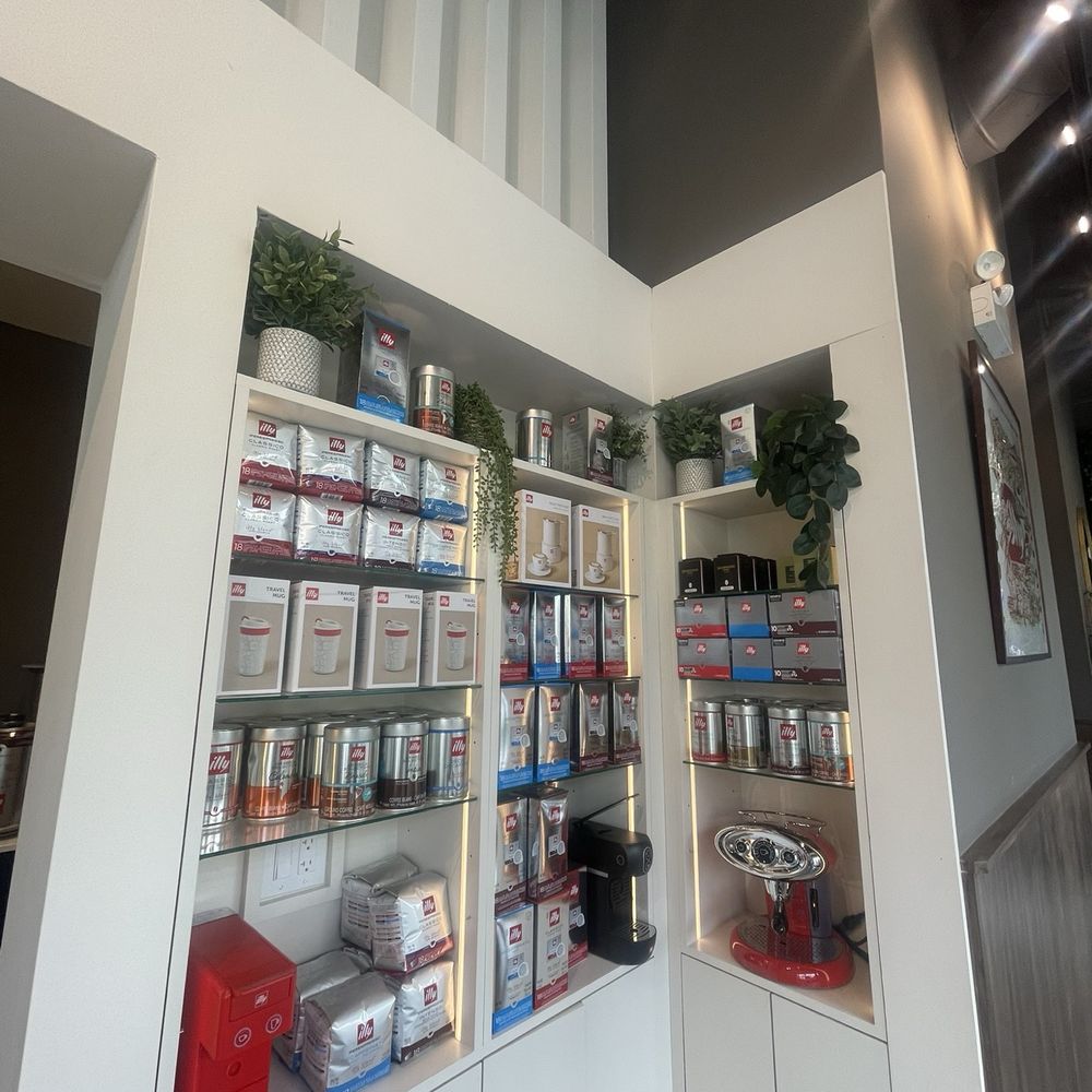 Illy Caffè - Cafes Near Me - Chicago, Illinois Illy Caffè - Cafes Near Me - Chicago, Illinois