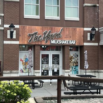 The Yard Milkshake Bar - Exterior Photo - Ice Cream & Frozen Yogurt Near Me - Pigeon Forge, Tennessee