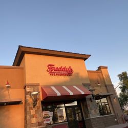 Freddy's Frozen Custard & Steakburgers - Exterior