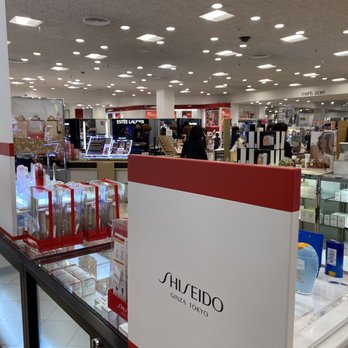 Macy's - Clean makeup area - Department Stores Near Me - Arcadia, California