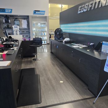 EōS Fitness - Empty at 6am when needing assistance. - Gyms Near Me - Moreno Valley, California EōS Fitness - Empty at 6am when needing assistance. - Gyms Near Me - Moreno Valley, California