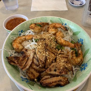 Bac Nam - Bun bowl with BBQ shrimp and pork - Vietnamese Near Me - Honolulu, Hawaii