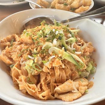 Chef Burma - Chicken garlic noodles - Burmese Near Me - Sacramento, California Chef Burma - Chicken garlic noodles - Burmese Near Me - Sacramento, California