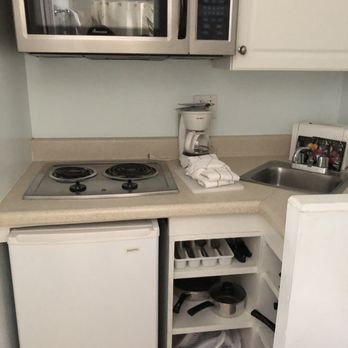 Hotel Molokai - Tiny kitchenette next to toilet. - Hotels Near Me - Kaunakakai, Hawaii