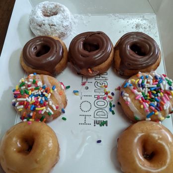 Dapper Doughnut - Donuts Near Me - Sammamish, Washington Dapper Doughnut - Donuts Near Me - Sammamish, Washington
