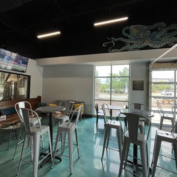 DrumTrout Brewing - Inside seating - Breweries Near Me - Wilmington, North Carolina