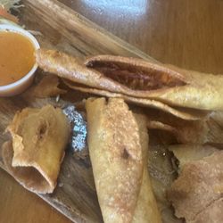 El Sabor De Mi Pueblo - She kept fingering the crack of the over fried nonsense which was perverse and unsanitary lol