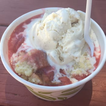 Rock Creek Lakes Resort - Strawberry rhubarb crumble with ice cream! - Hotels Near Me - Bishop, California