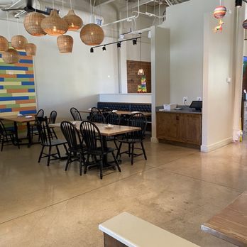 Mia’s Cantina - Dining area - Cocktail Bars Near Me - Wheeling, Illinois