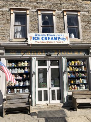 Grannie's Cookie Jars & Ice Cream Parlor by null