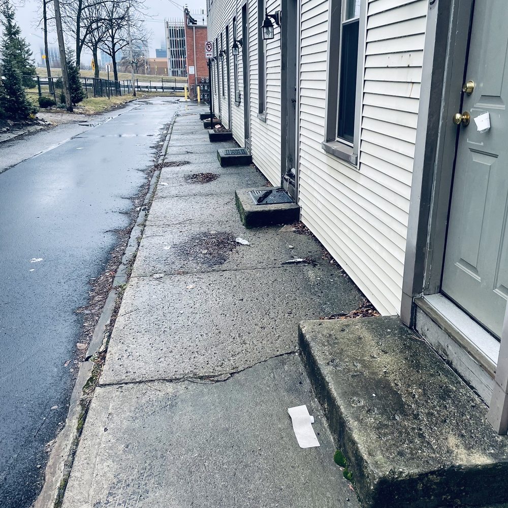 Jungle House - Large multi unit building 50ft away and dirty street with noisy traffic at all hours - Vacation Rentals Near Me - Columbus, Ohio