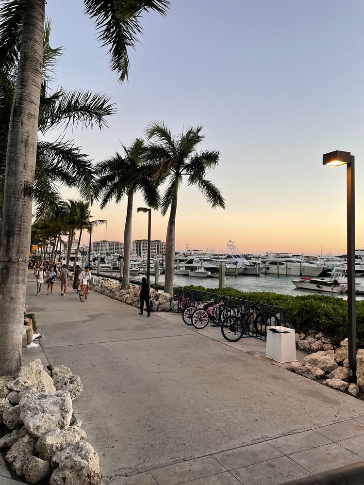 Monty's Sunset - South Beach