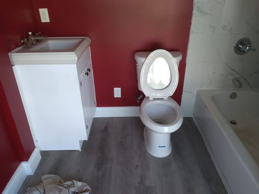 Leo Handyman And Remodeling Logo