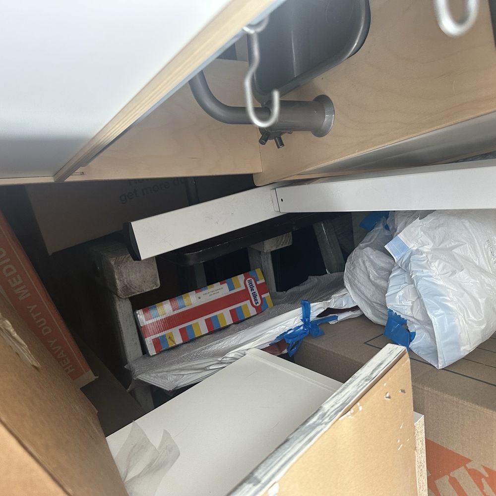 All My Sons Moving & Storage - Open spots in POD. Items placed at odd angles without ensuring it will stay in place during transport from AZ to FL - Self Storage Near Me - Phoenix, Arizona